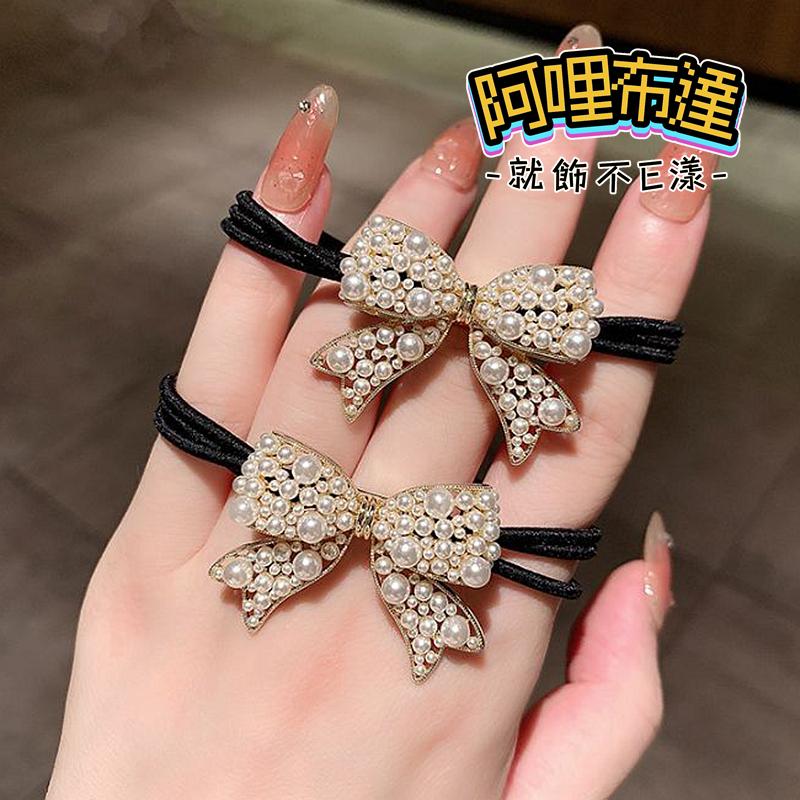【阿哩布達】👉【髮飾】台灣現貨 快速出貨S72 氣質感 百搭珍珠金屬蝴蝶結髮束 馬尾髮束 橡皮筋髮圈 彈力髮圈 新娘飾品-細節圖4