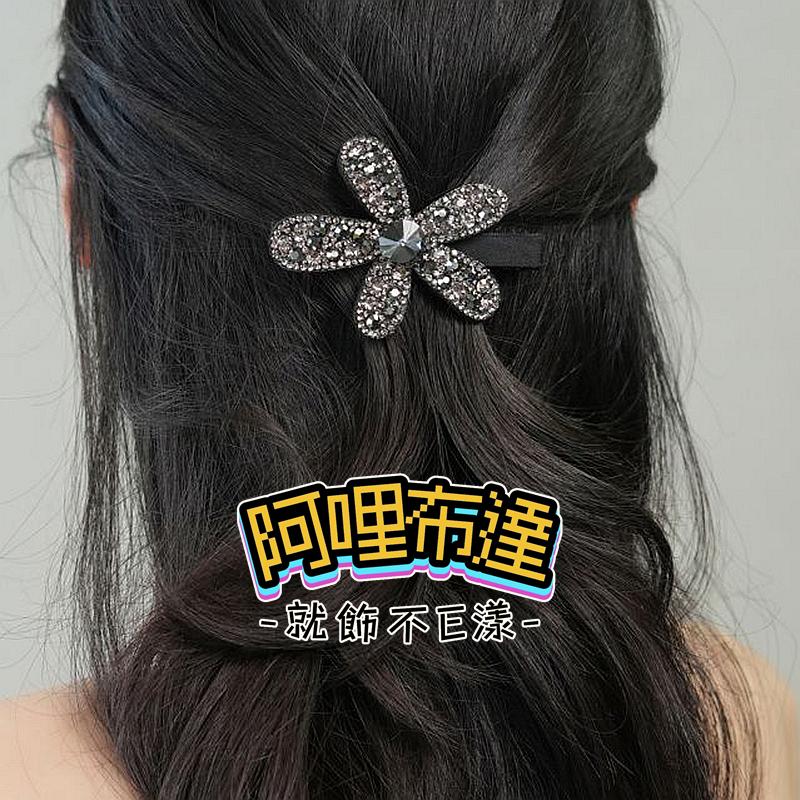 【阿哩布達】👉【髮飾】台灣現貨 快速出貨J54 輕奢閃亮水鑽絨布油桐花花朵髮夾 邊夾 瀏海夾 鴨嘴夾 新秘 新娘飾品-細節圖4