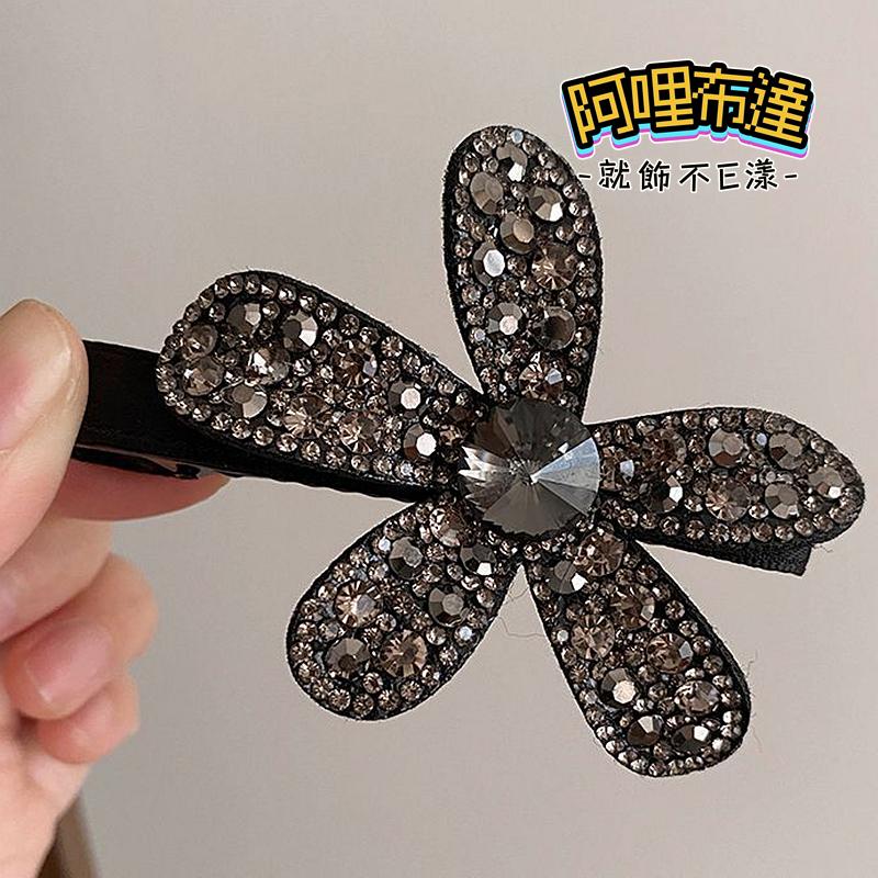 【阿哩布達】👉【髮飾】台灣現貨 快速出貨J54 輕奢閃亮水鑽絨布油桐花花朵髮夾 邊夾 瀏海夾 鴨嘴夾 新秘 新娘飾品-細節圖5