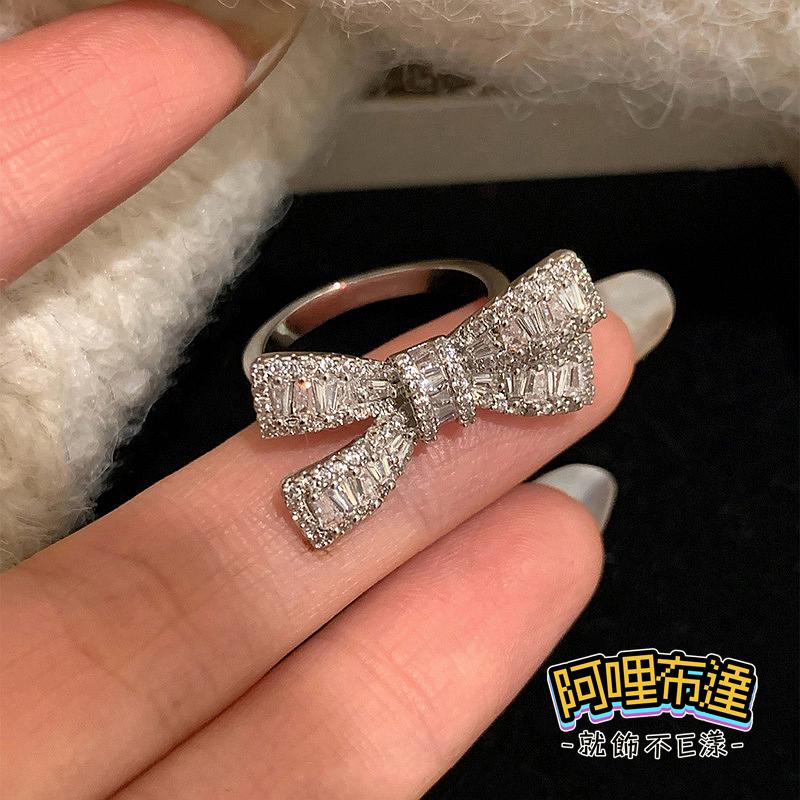【阿哩布達】👉【戒指】台灣現貨 快速出貨JZ12 精緻璀璨 立體水鑽蝴蝶結開口戒指 開口戒 新娘秘書 新娘 夜店 宴會-細節圖4