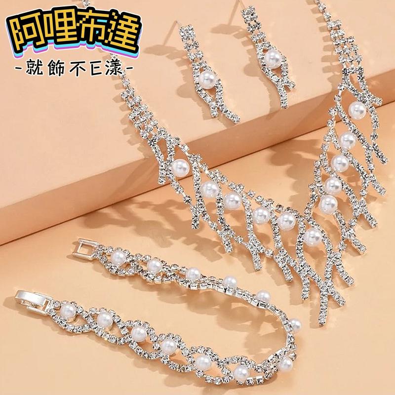 【阿哩布達】👉【套鍊組】台灣現貨 快速出貨TL09 美麗新娘 珍珠水鑽鏤空V型項鍊手鍊耳針套組 耳夾套組 三件組-細節圖2