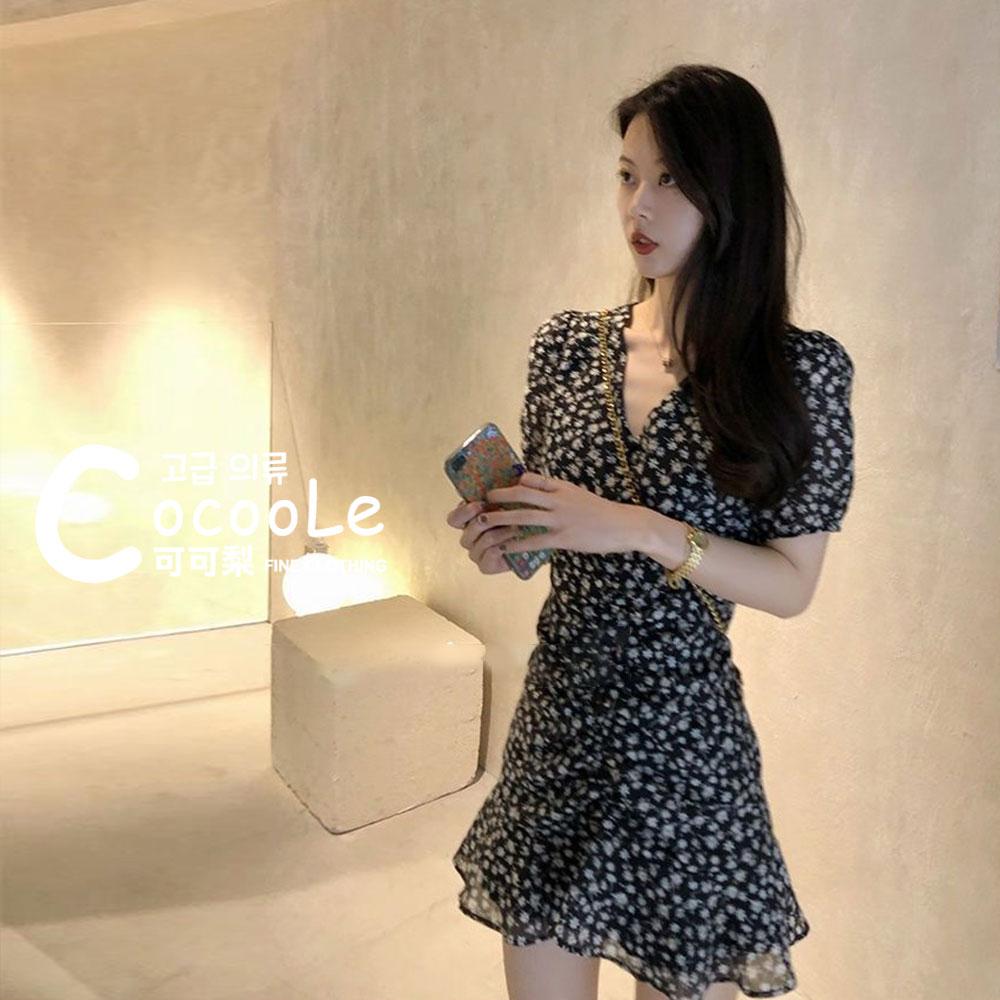 韓版🇰🇷浪漫氛圍夏季新款復古小清新法式赫本泡泡袖V領收腰A字碎花洋裝 夏季洋裝 氣質洋裝 法式洋裝 碎花洋裝 A字洋裝-細節圖6