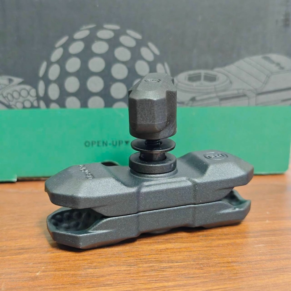 【桃園現貨】五匹甲殼減震手機架WUPP OsoPro 機車手機架 五匹手機架  無線充電板 小盔盔 手機架 外送-細節圖3