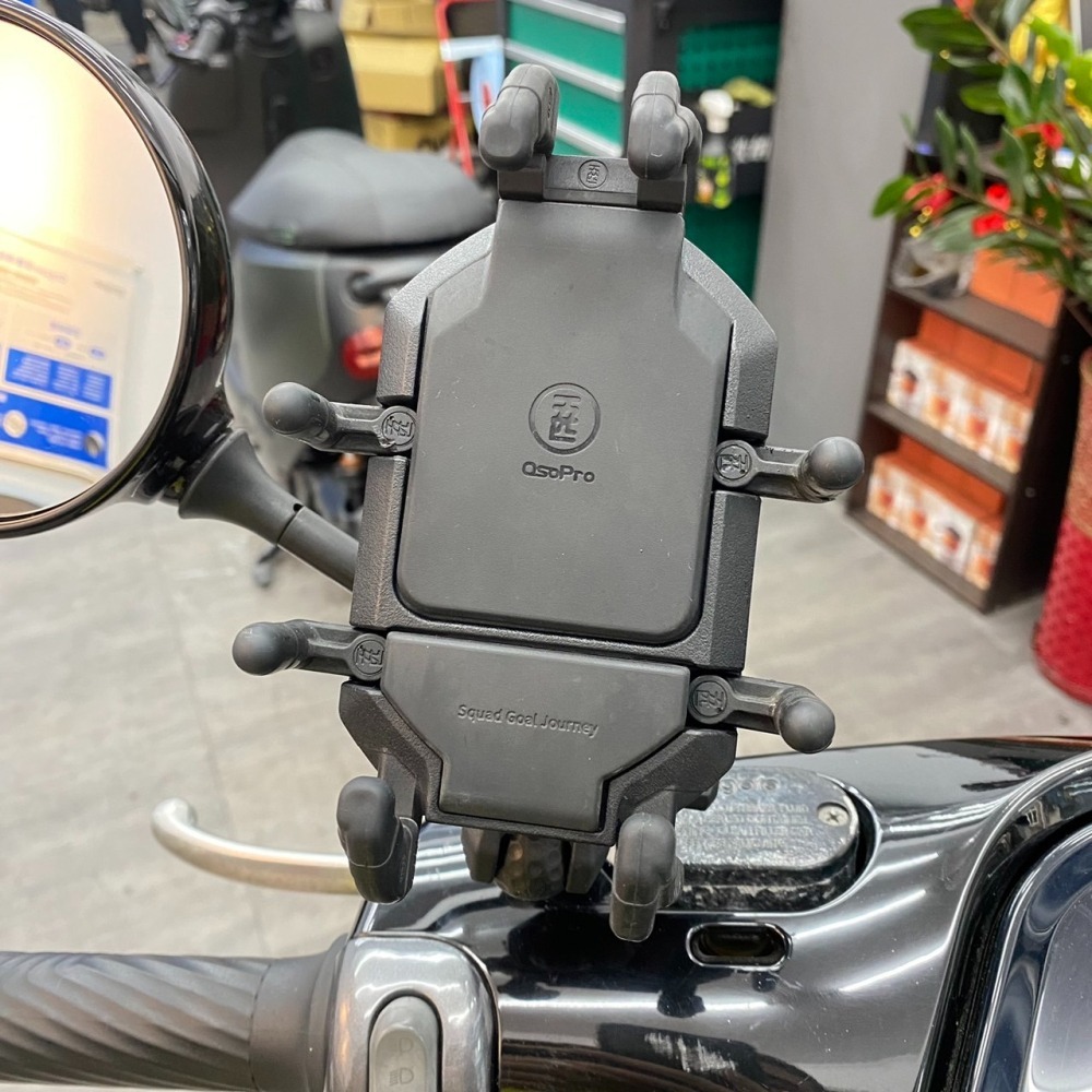 【桃園現貨】五匹甲殼減震手機架WUPP OsoPro 機車手機架 五匹手機架  無線充電板 小盔盔 手機架 外送-細節圖5