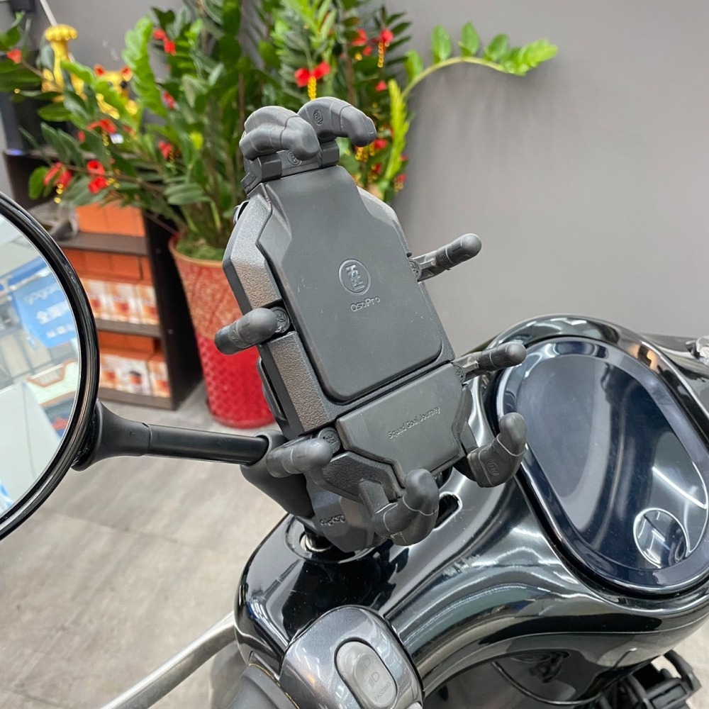 【桃園現貨】五匹甲殼減震手機架WUPP OsoPro 機車手機架 五匹手機架  無線充電板 小盔盔 手機架 外送-細節圖6