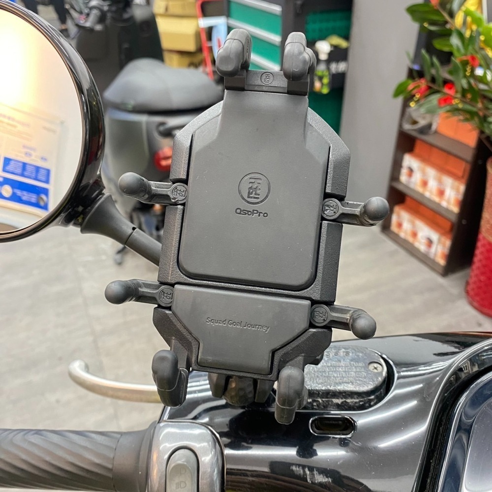 【桃園現貨】五匹甲殼減震手機架WUPP OsoPro 機車手機架 五匹手機架  無線充電板 小盔盔 手機架 外送-細節圖5