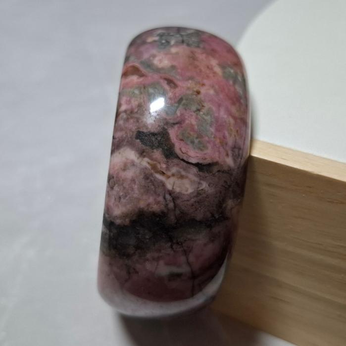 【三寶坊】薔薇手鐲 60圈口 薔薇輝手鐲 玫瑰石 寬鐲 手鐲大圈口 N441-細節圖3