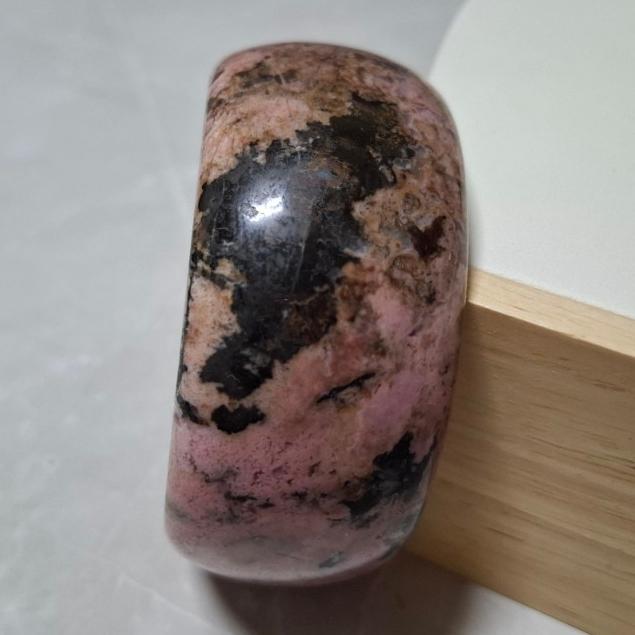 【三寶坊】薔薇手鐲 62圈口 薔薇輝手鐲 玫瑰石 寬鐲 輪胎鐲 手鐲大圈口 N442-細節圖3