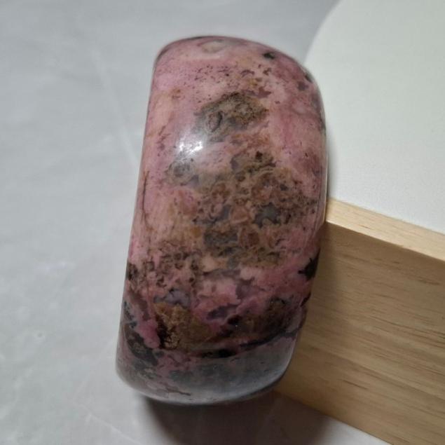 【三寶坊】薔薇手鐲 62圈口 薔薇輝手鐲 玫瑰石 寬鐲 輪胎鐲 手鐲大圈口 N442-細節圖4