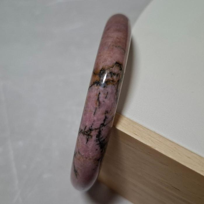 【三寶坊】天然薔薇手鐲 61圈口 薔薇輝手鐲 玫瑰石 胖圓條 手鐲大圈口 N455-細節圖2