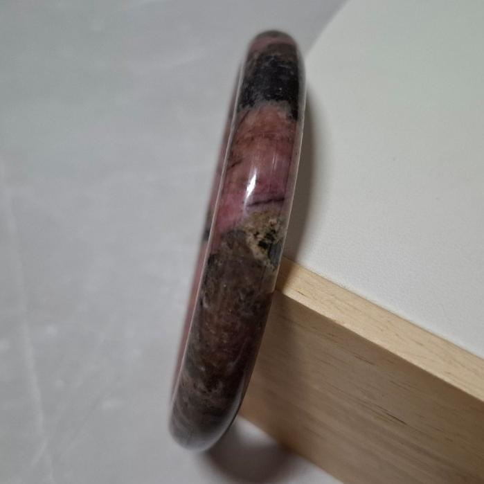 【三寶坊】天然薔薇手鐲 61圈口 薔薇輝手鐲 玫瑰石 胖圓條 手鐲大圈口 N455-細節圖4