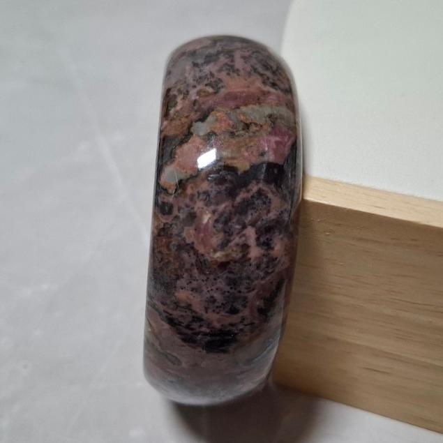 【三寶坊】薔薇手鐲 59圈口 薔薇輝手鐲 玫瑰石 寬鐲 手鐲大圈口 N450-細節圖3