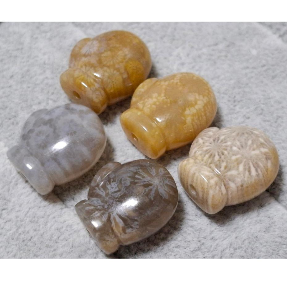 【三寶坊】珊瑚玉 手套 滿花精品料 通孔小件 雕刻件 手作DIY材料 水晶 串珠 配件 吊墜-細節圖3