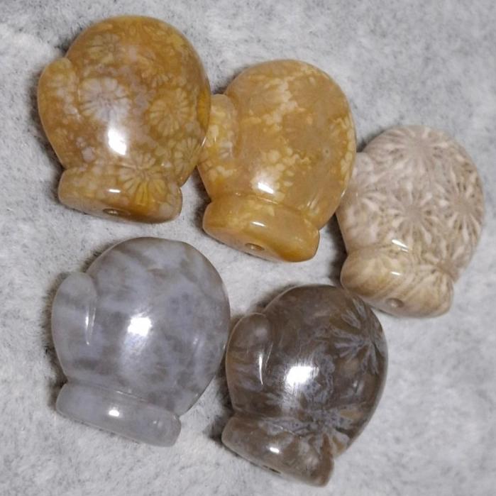 【三寶坊】珊瑚玉 手套 滿花精品料 通孔小件 雕刻件 手作DIY材料 水晶 串珠 配件 吊墜-細節圖4