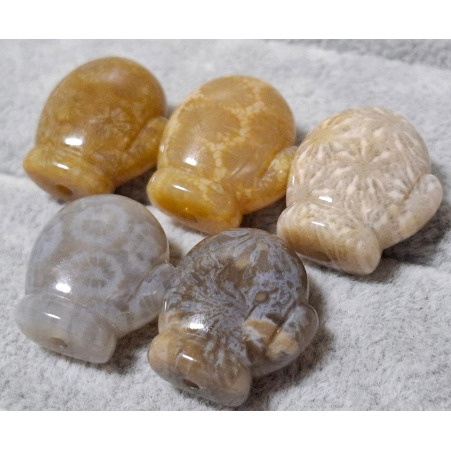 【三寶坊】珊瑚玉 手套 滿花精品料 通孔小件 雕刻件 手作DIY材料 水晶 串珠 配件 吊墜-細節圖6