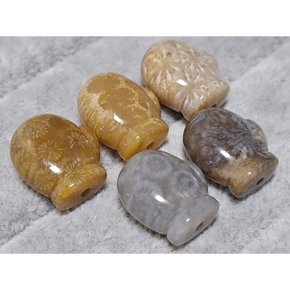 【三寶坊】珊瑚玉 手套 滿花精品料 通孔小件 雕刻件 手作DIY材料 水晶 串珠 配件 吊墜-細節圖7