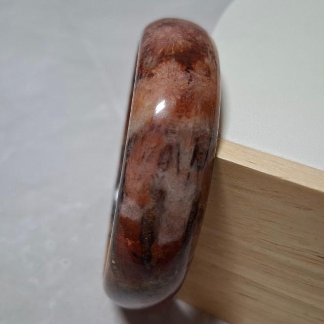 【三寶坊】天然珊瑚玉手鐲 61圈口 大花 黑紅多彩 平安鐲 手鐲大圈口 N427-細節圖3