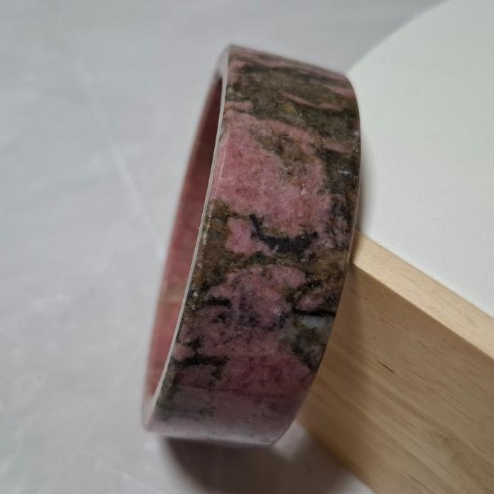 【三寶坊】薔薇手鐲 64圈口 薔薇輝手鐲 玫瑰石 寬鐲 方鐲大圈口 N446-細節圖4