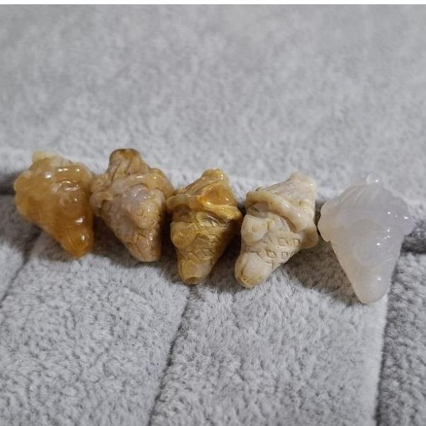 【三寶坊】珊瑚玉 女王貝 鹽源瑪瑙 冰淇淋 蝴蝶結 萌寵 通孔小件 雕刻件 手作DIY材料-細節圖2