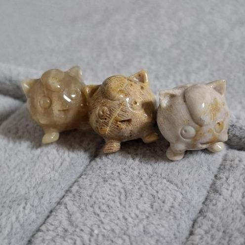 【三寶坊】珊瑚玉 女王貝 鹽源瑪瑙 冰淇淋 蝴蝶結 萌寵 通孔小件 雕刻件 手作DIY材料-細節圖6