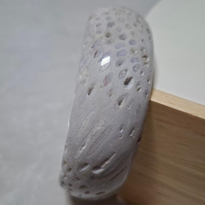 【三寶坊】天然珊瑚玉手鐲 62圈口 晶洞 寬鐲 手鐲大圈口 N432-細節圖2