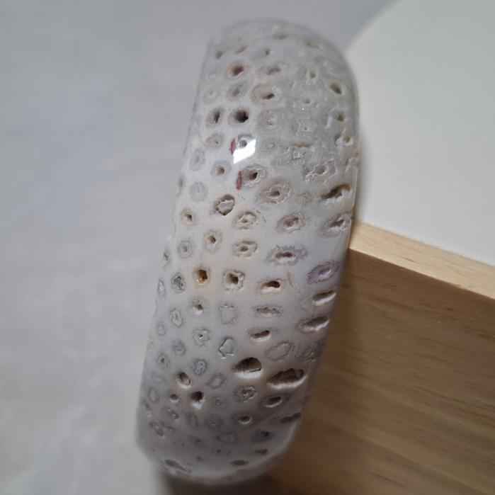 【三寶坊】天然珊瑚玉手鐲 62圈口 晶洞 寬鐲 手鐲大圈口 N432-細節圖3