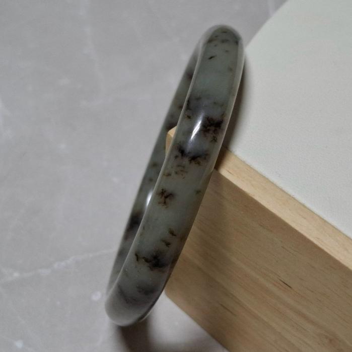 【三寶坊】天然和田玉手鐲 57圈口 草花和田玉 圓條 草花手鐲大圈口 N535-細節圖4