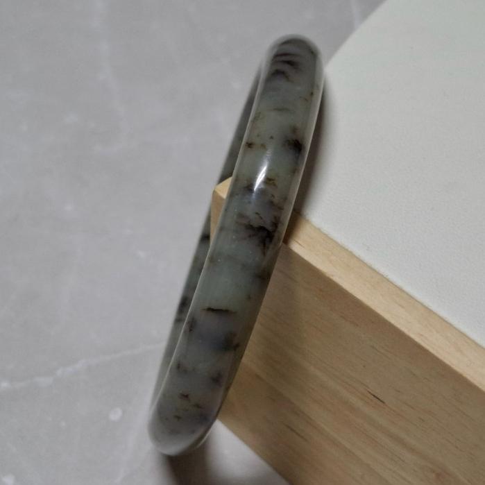 【三寶坊】天然和田玉手鐲 57圈口 草花和田玉 圓條 草花手鐲大圈口 N535-細節圖5