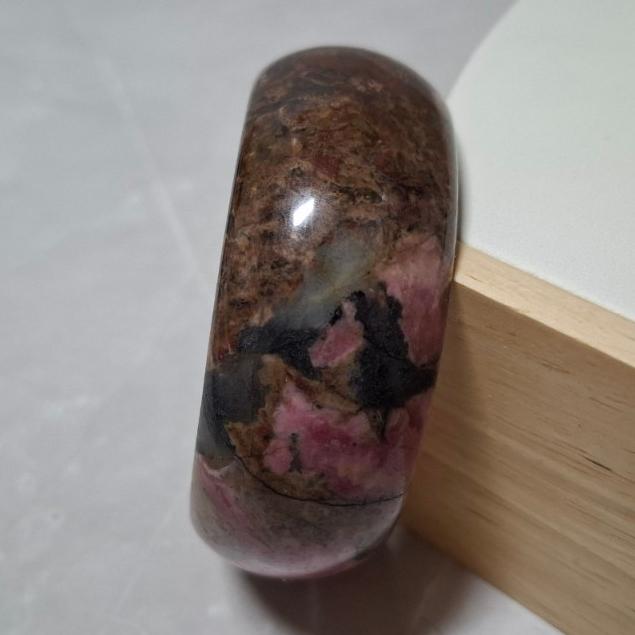 【三寶坊】薔薇手鐲 58圈口 薔薇輝手鐲 玫瑰石 寬鐲 手鐲大圈口 N448-細節圖2