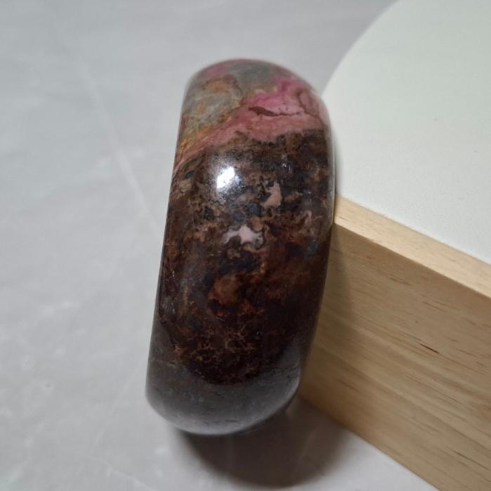 【三寶坊】薔薇手鐲 58圈口 薔薇輝手鐲 玫瑰石 寬鐲 手鐲大圈口 N448-細節圖4