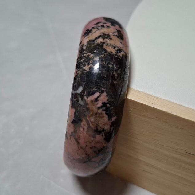 【三寶坊】薔薇手鐲 60圈口 薔薇輝手鐲 玫瑰石 寬鐲 手鐲大圈口 N438-細節圖2