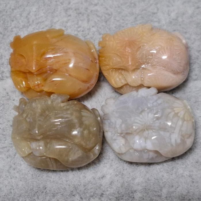 【三寶坊】珊瑚玉 睡狐 萌寵 精品料 通孔小件 雕刻件 手作DIY材料 水晶 串珠 配件 吊墜-細節圖3