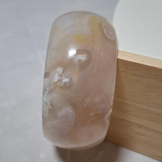 【三寶坊】天然櫻花瑪瑙手鐲 56圈口 西柚粉 寬鐲 瑪瑙輪胎鐲小圈口 N459-細節圖3