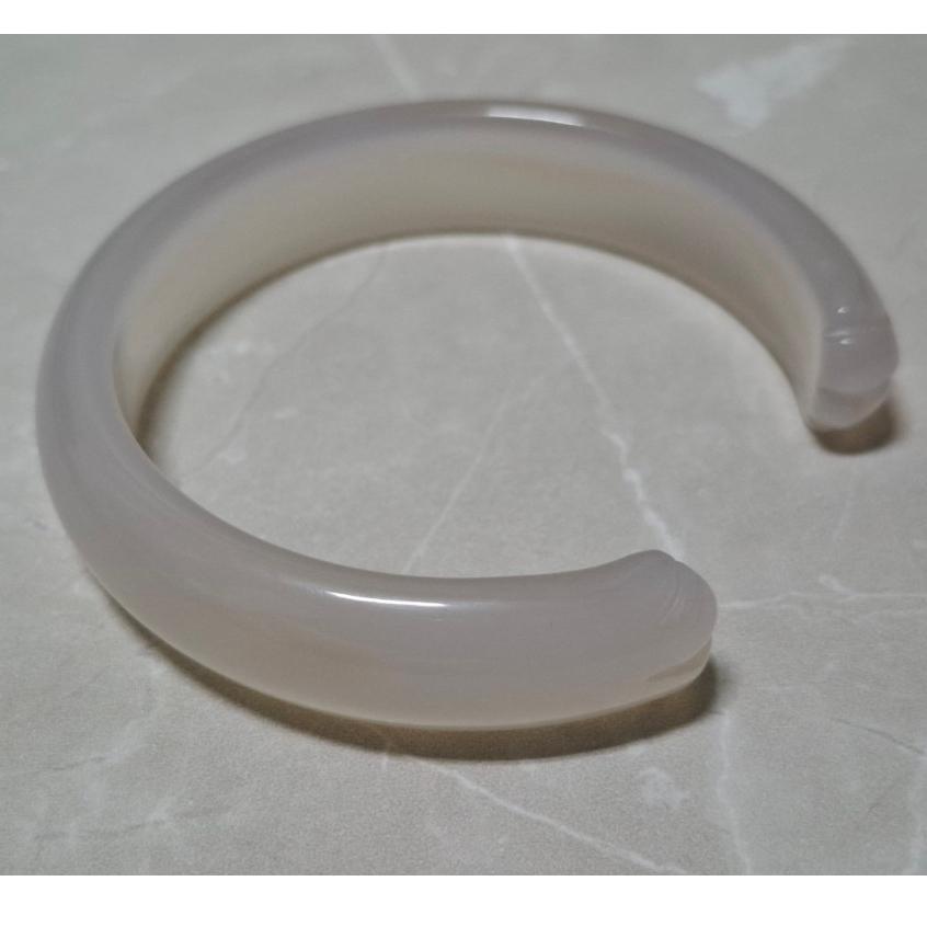 【三寶坊】天然白瑪瑙手鐲 62圈口 貓爪雕刻鐲 平安鐲 白玉髓手鐲大圈口 N480-細節圖2