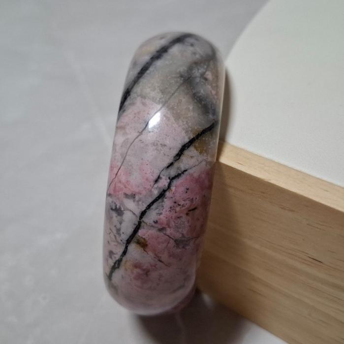【三寶坊】天然薔薇手鐲 59圈口 薔薇輝手鐲 玫瑰石 寬鐲 手鐲大圈口 N453-細節圖2