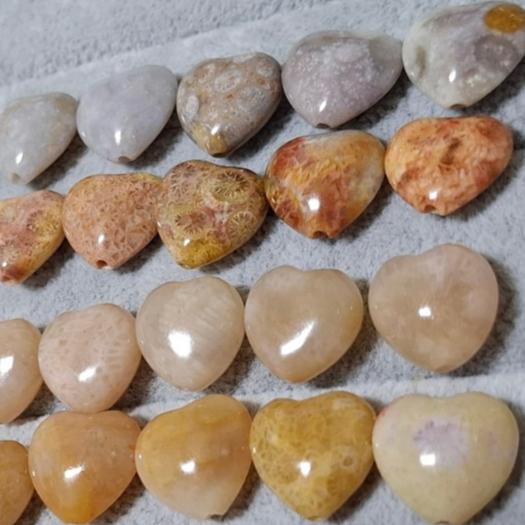 【三寶坊】珊瑚玉 愛心 心形 精品料 通孔小件 雕刻件 手作DIY材料 水晶 串珠 配件 吊墜-細節圖3