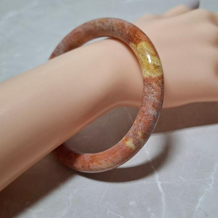 【三寶坊】天然珊瑚玉手鐲 63圈口 海棠花 羽毛藻 圓條 手鐲大圈口 N426-細節圖9