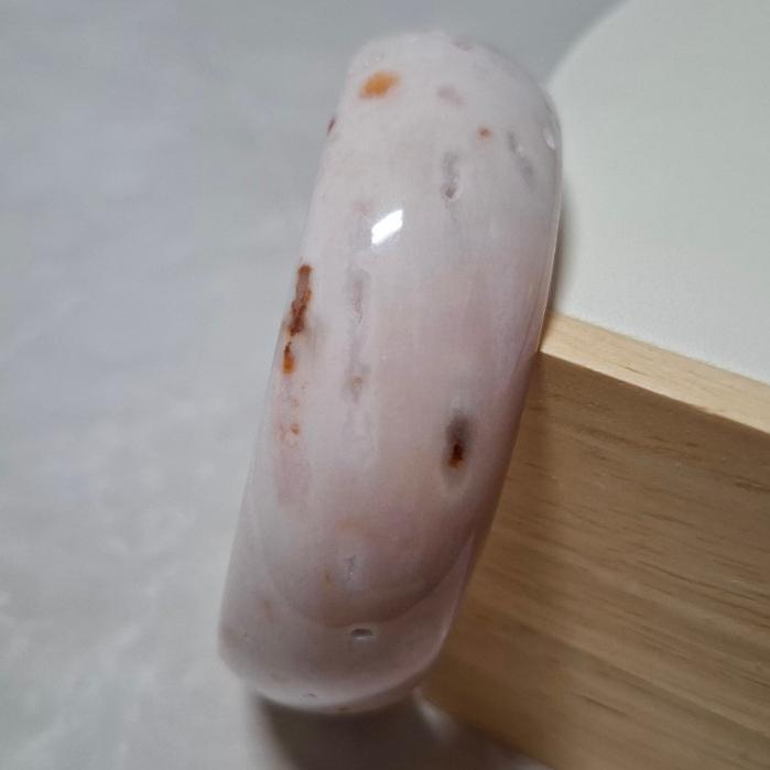 【三寶坊】天然珊瑚玉手鐲 62圈口 晶洞奶酪 寬鐲 手鐲大圈口 N430-細節圖2