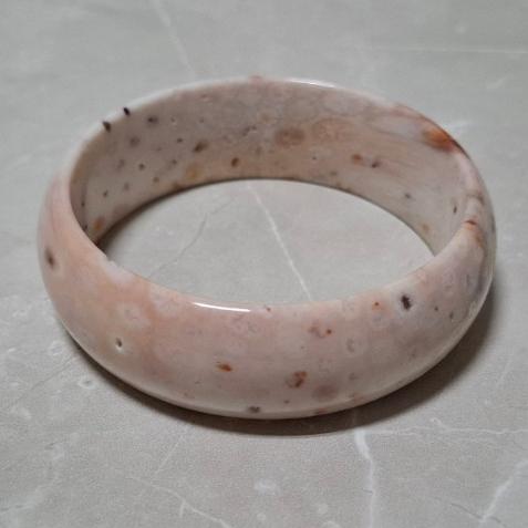 【三寶坊】天然珊瑚玉手鐲 62圈口 晶洞奶酪 寬鐲 手鐲大圈口 N430-細節圖6