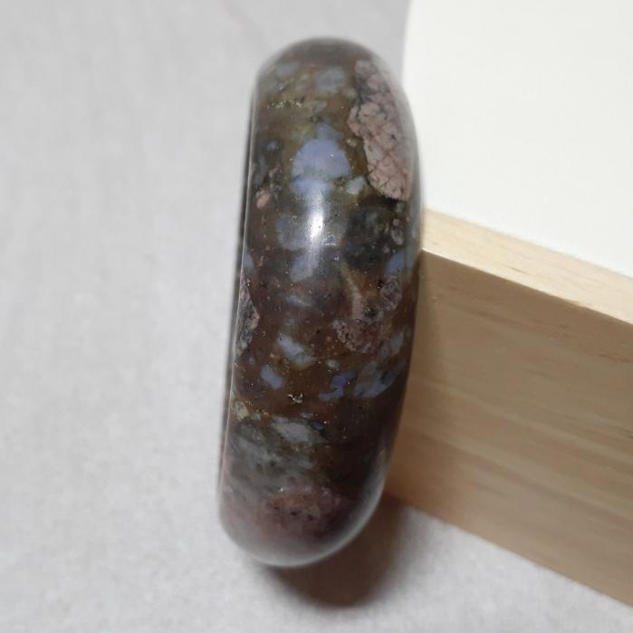 【三寶坊】天然成為之石手鐲 55圈口 長石/澳寶/藍銅礦/雲母共生 平安鐲 手鐲小圈口 N267 長石手鐲-細節圖3