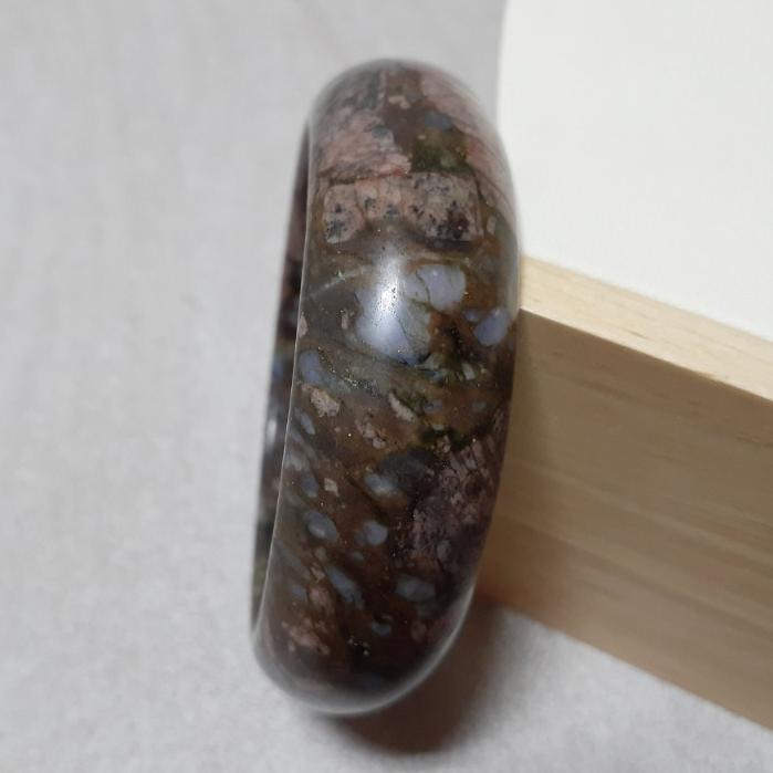 【三寶坊】天然成為之石手鐲 55圈口 長石/澳寶/藍銅礦/雲母共生 平安鐲 手鐲小圈口 N267 長石手鐲-細節圖4