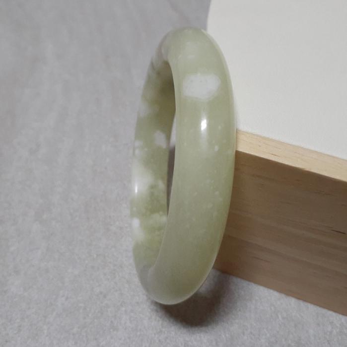 【三寶坊】天然岫玉手鐲 55圈口 湖中飄雪 遼陽花玉 平安鐲 小圈口手鐲 N230-細節圖2