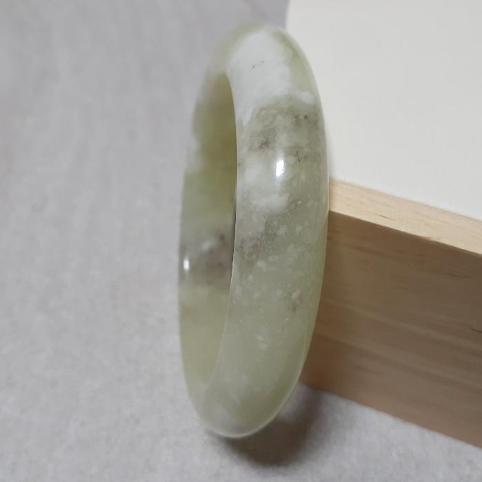 【三寶坊】天然岫玉手鐲 55圈口 湖中飄雪 遼陽花玉 平安鐲 小圈口手鐲 N230-細節圖4