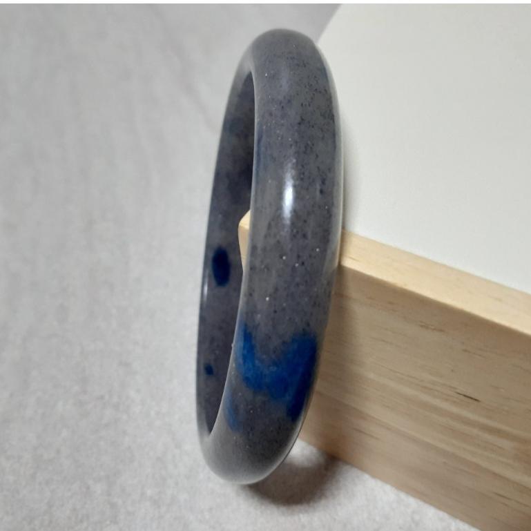 【三寶坊】天然K2手鐲 63圈口 藍草莓晶 平安鐲 藍銅礦手鐲大圈口 N354-細節圖2