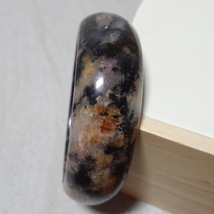 【三寶坊】天然櫻花雨手鐲 64圈口 黑櫻花 薔薇輝手鐲 玫瑰石 寬鐲 手鐲大圈口 N362-細節圖2