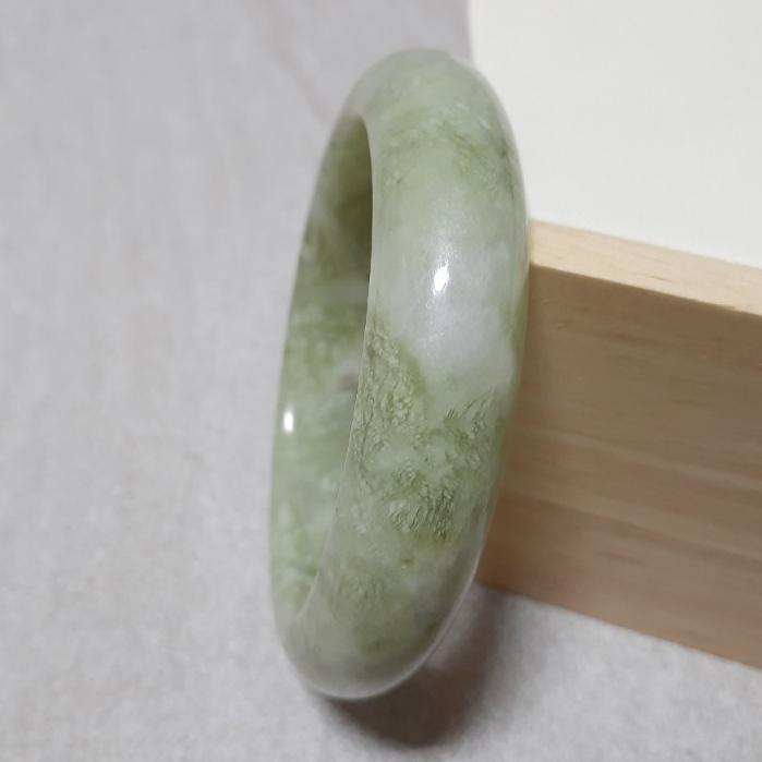 【三寶坊】天然岫玉手鐲 54圈口 青提奶蓋 平安鐲 小圈口手鐲 N235 甲翠 青堤奶蓋-細節圖2