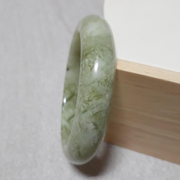 【三寶坊】天然岫玉手鐲 54圈口 青提奶蓋 平安鐲 小圈口手鐲 N235 甲翠 青堤奶蓋-細節圖3