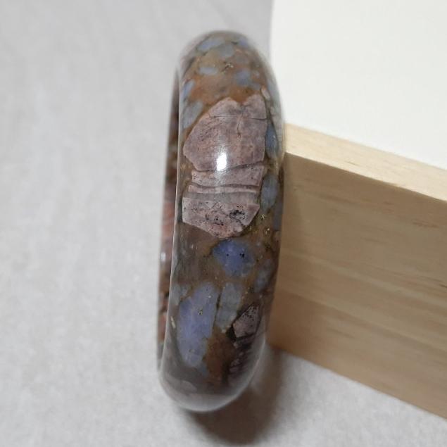 【三寶坊】天然成為之石手鐲 54圈口 長石/澳寶/藍銅礦/雲母共生 平安鐲 手鐲小圈口 N266 長石手鐲-細節圖4