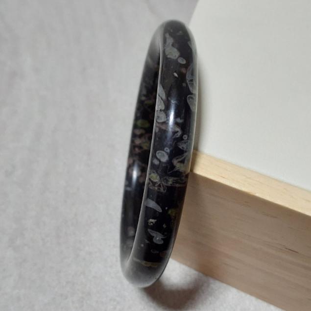 【三寶坊】天然梅花玉手鐲 61圈口 圓條 手鐲大圈口 N275 長壽石-細節圖6