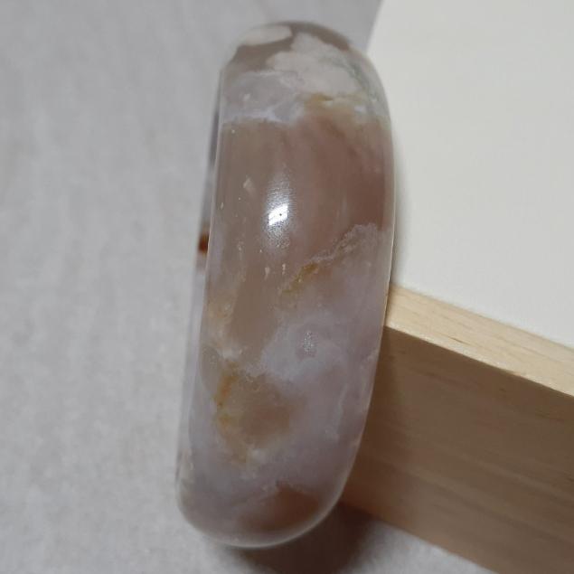 【三寶坊】天然櫻花瑪瑙手鐲 62圈口 部分淺紫 水晶共生 寬鐲 瑪瑙手鐲大圈口 N263-細節圖3